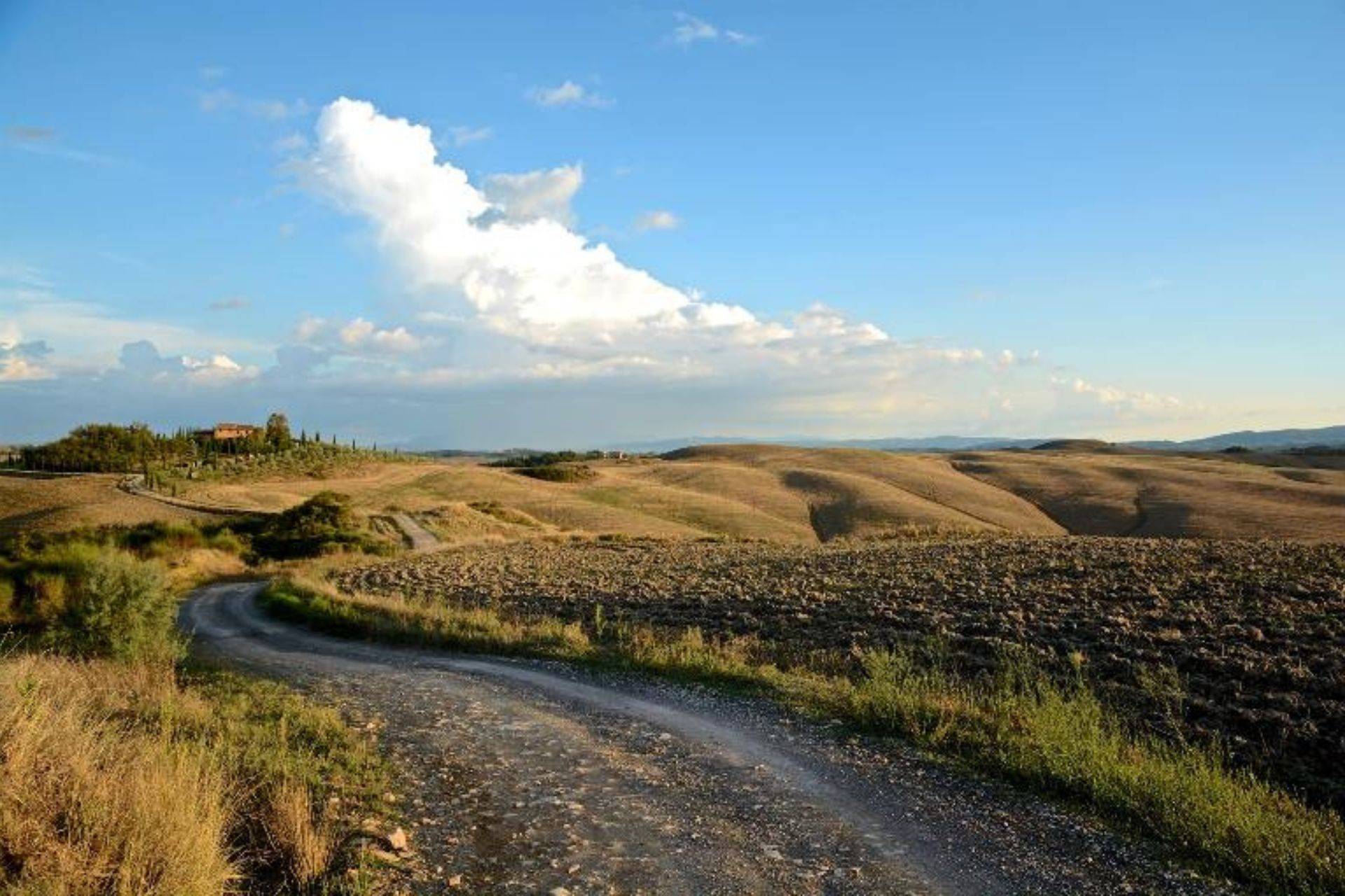 Walking on the Via Lauretana, from Siena to Cortona