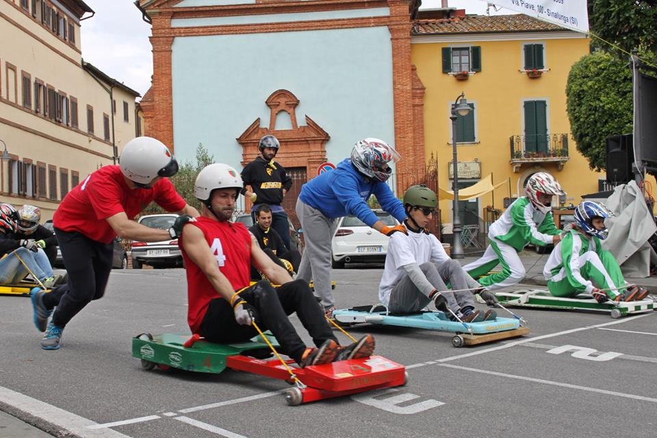The carts race in Sinalunga: between modernity and tradition