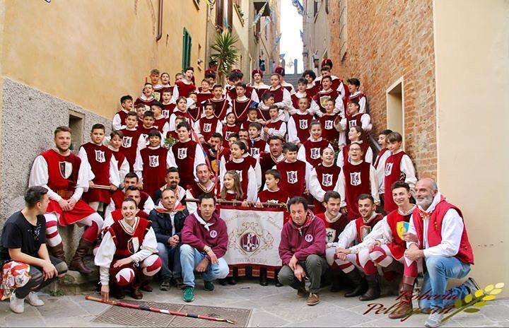 Speciale Palio dei Somari: la passione senza fine del Gruppo Sbandieratori e Tamburini di Torrita di Siena